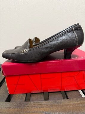 AEROSOLES Dark Brown Leather Kitten Heel Loafers